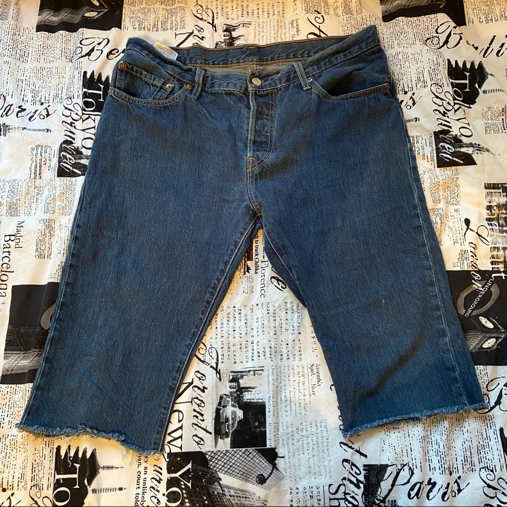 Cutoff Levi’s Shorts Knee Length
